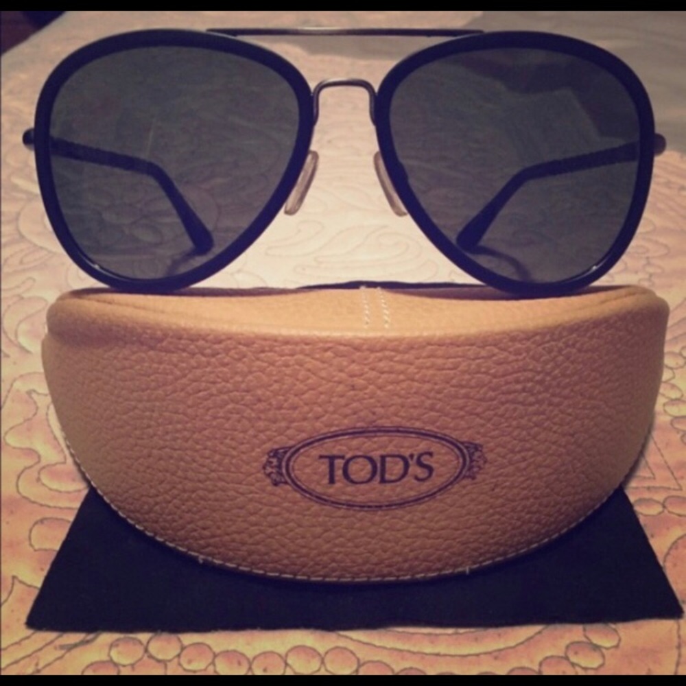 TODS black leather aviators